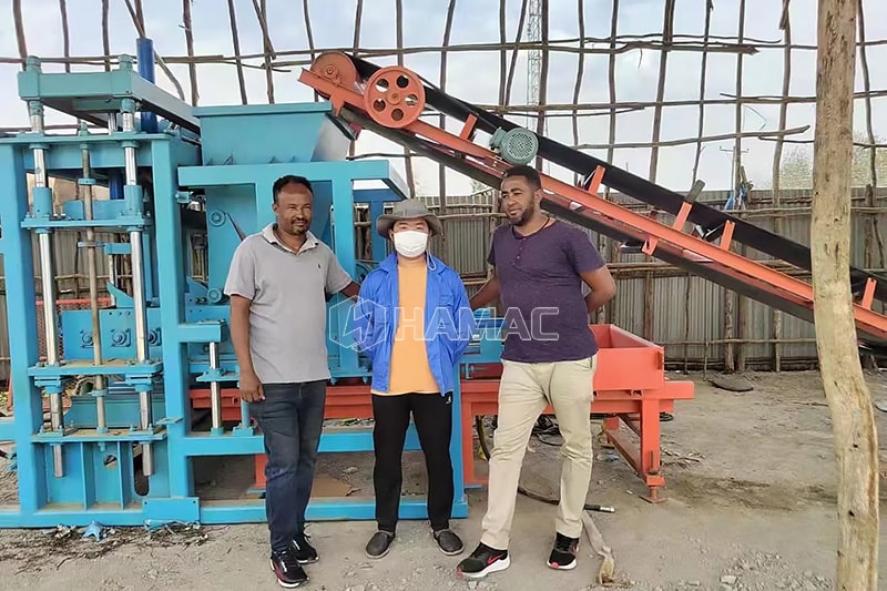 QT5-20 concrete brick machine works in Ethiopia