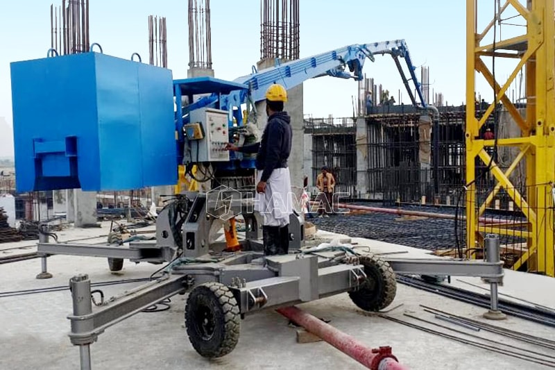 Spider concrete placing boom with wheels