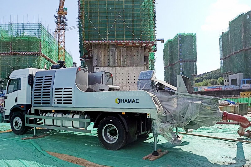 Concrete line pump truck